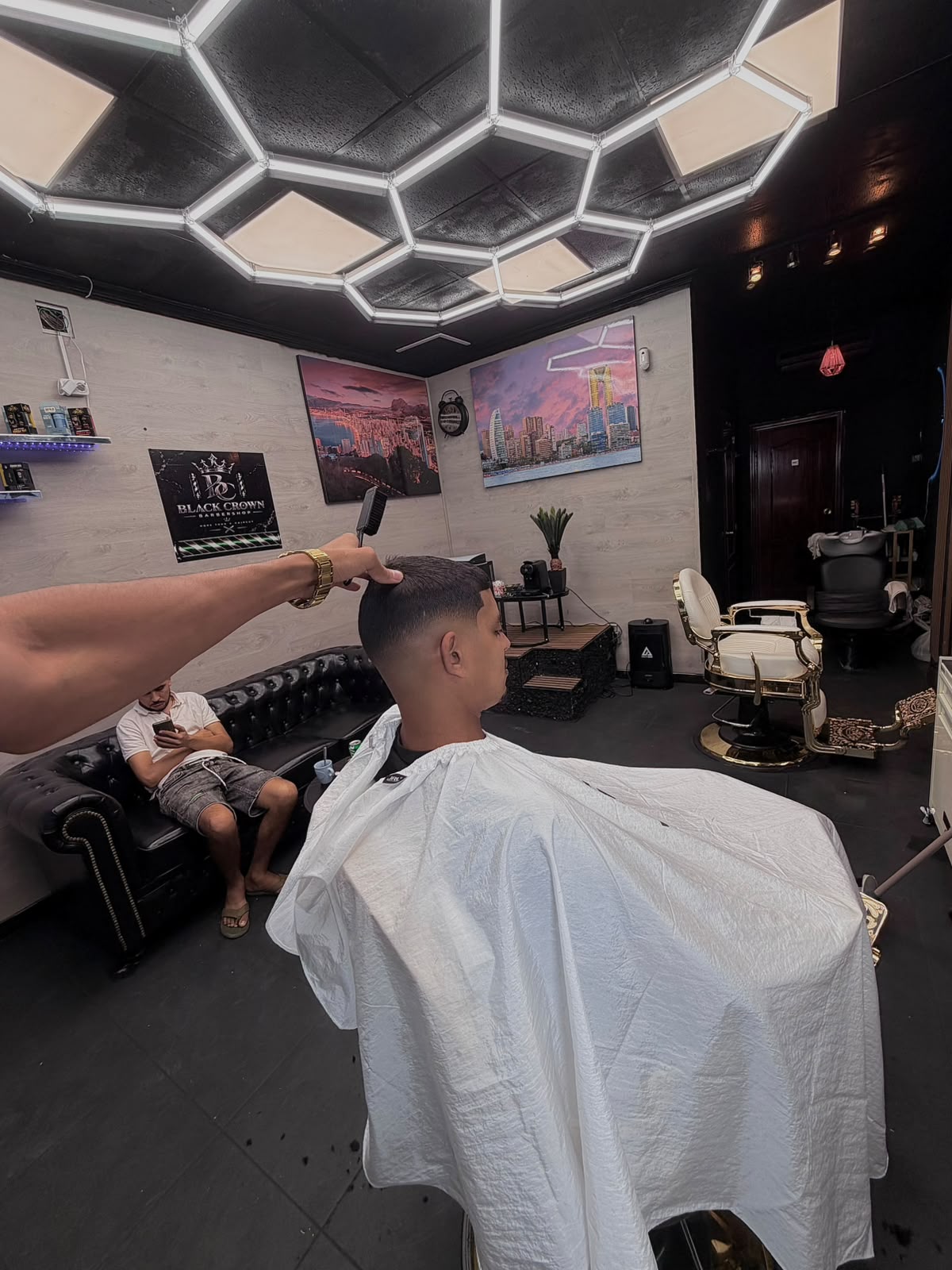 Corte en Black Crown Barbershop